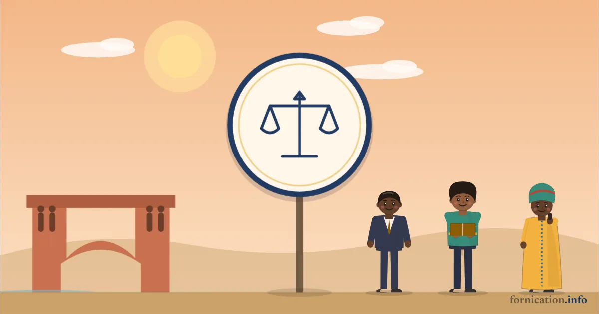 Illustration : un médaillon avec la balance de la justice, devant la porte du Non-Retour à Ouidah, entouré de passants d'aujourd'hui